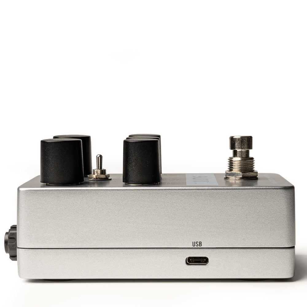 Universal Audio UAFX 1176 Compressor Pedal side USB port