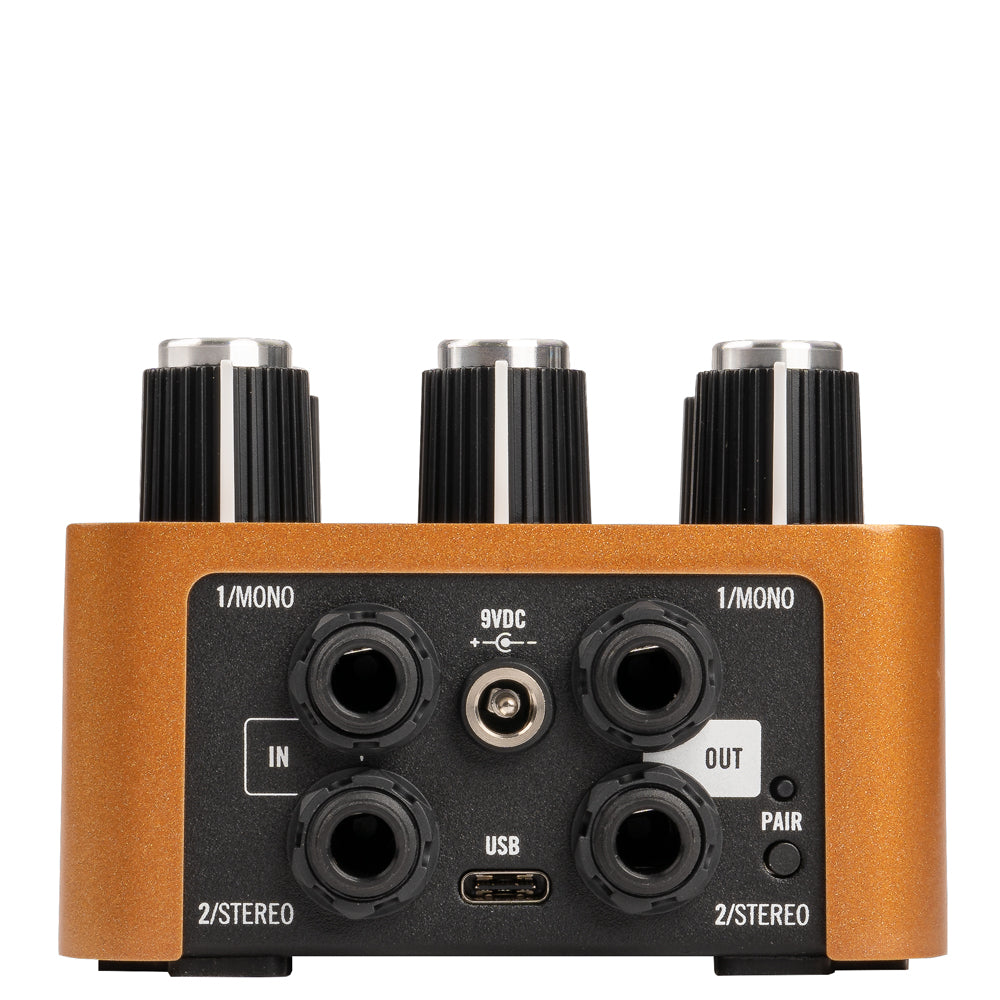 Universal Audio UAFX Woodrow '55 Instrument Amp Pedal with black and silver knobs outputs
