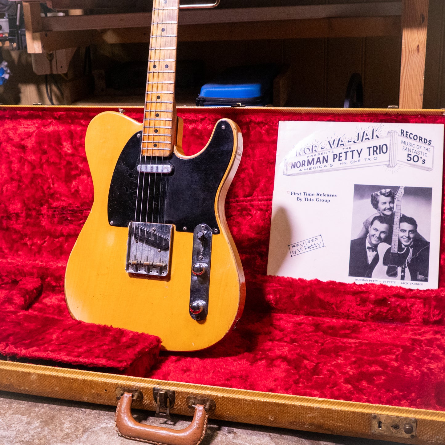 vintage 1952 Fender Telecaster electric guitar in original case